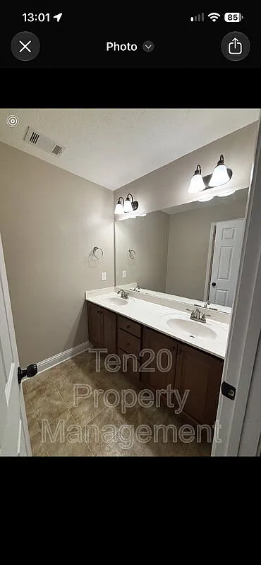4 bed, 2.5 bath, 2433 sqft, $2,500 — Photo 4
