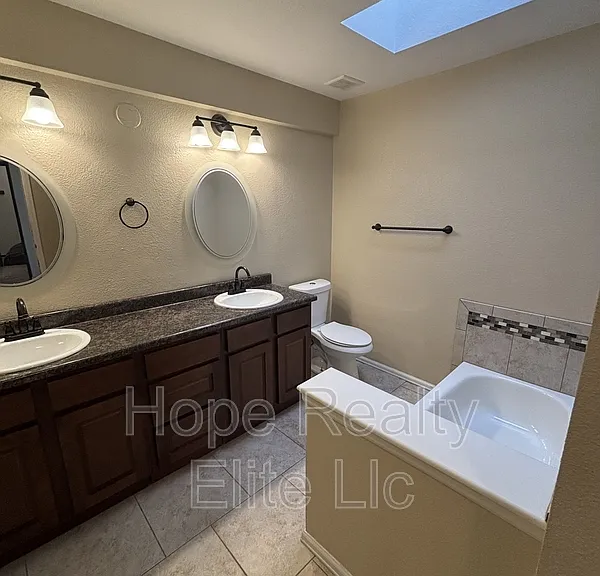 2079 Sussex Ln — Photo 14