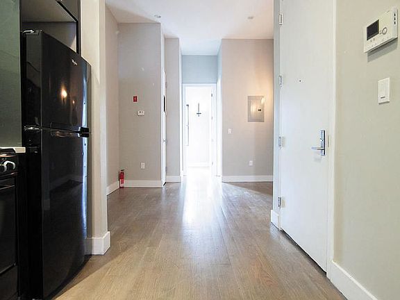 2nd image of 241 Jefferson Ave #2R