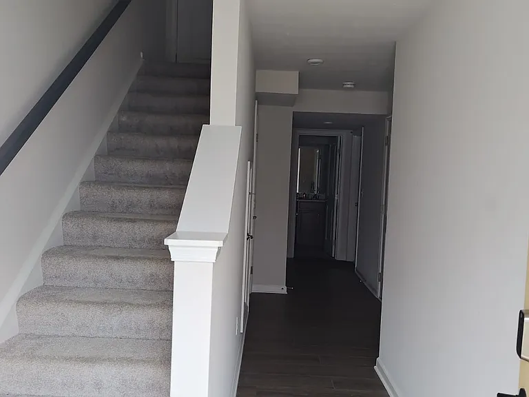 1048 Steamboat Dr — Photo 3