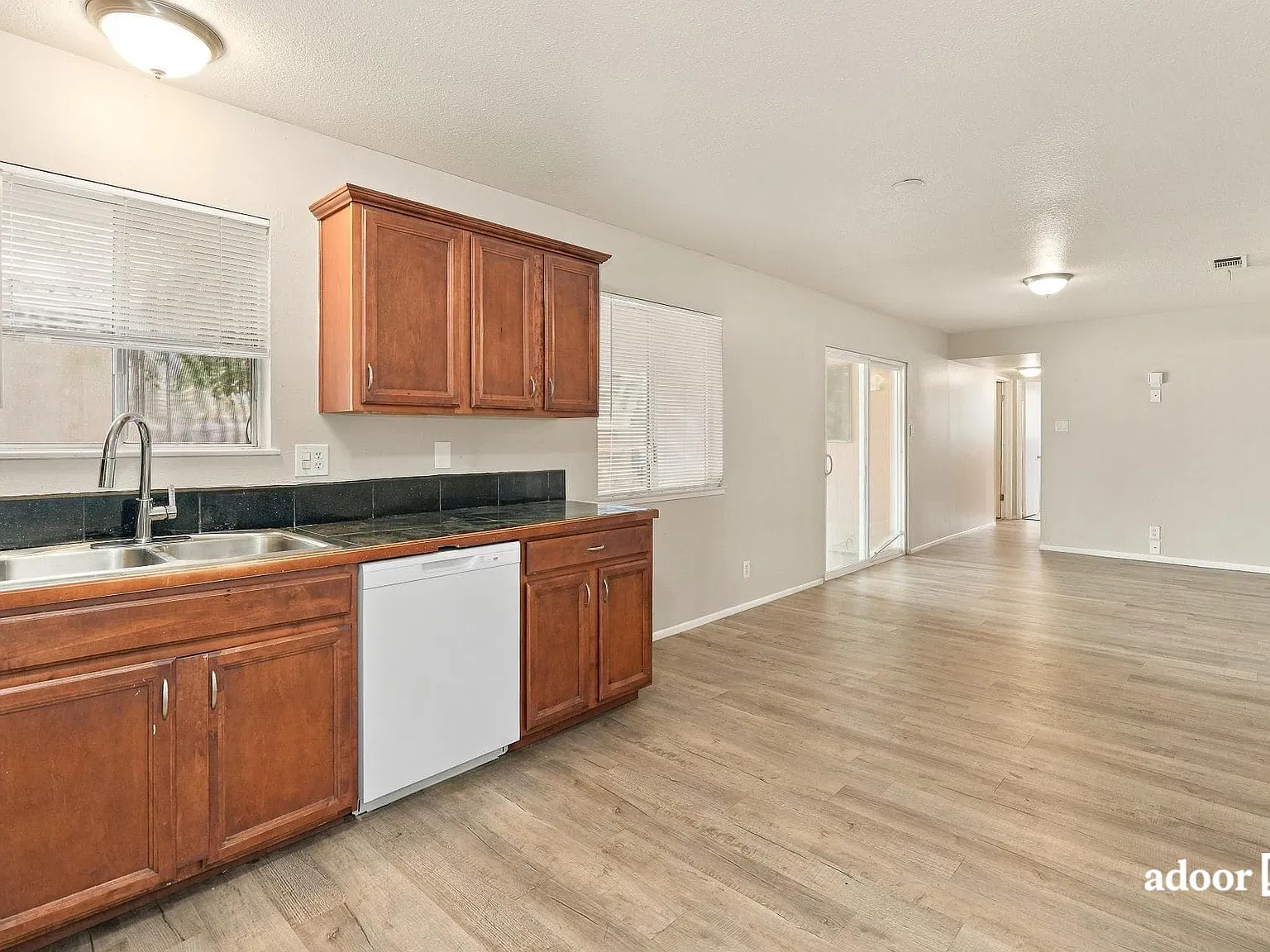 4 bed, 2.0 bath, 1850 sqft, $2,095 — Photo 3