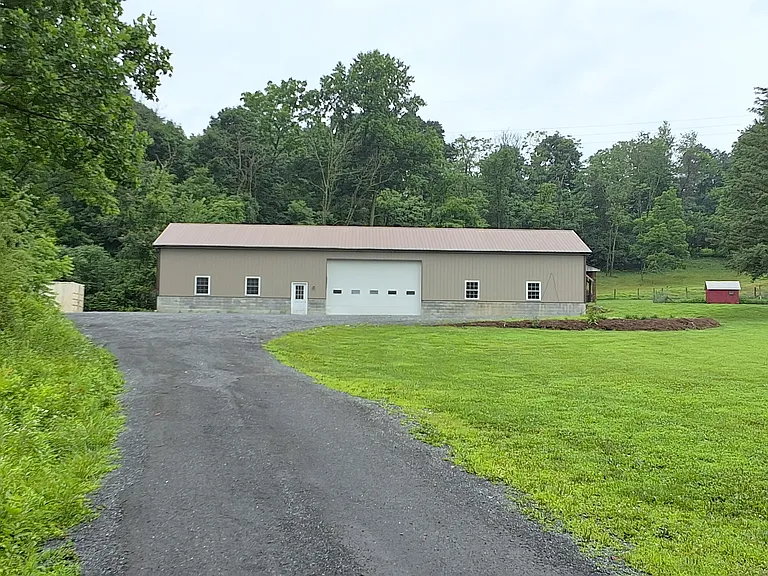 25 Crabgrass Ln — Photo 1