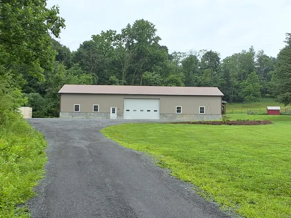 25 Crabgrass Ln, Mohnton, PA 19540