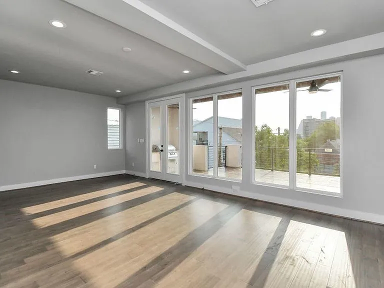 1320 Eberhard St — Photo 39