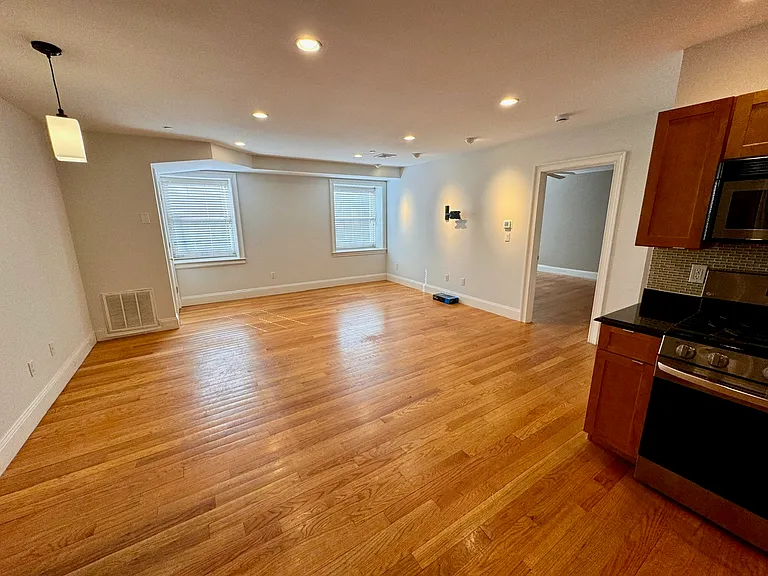 120 W 7th St #103 — Photo 9