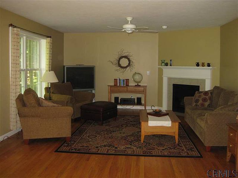3rd image of 47 COBBLE HILL Drive