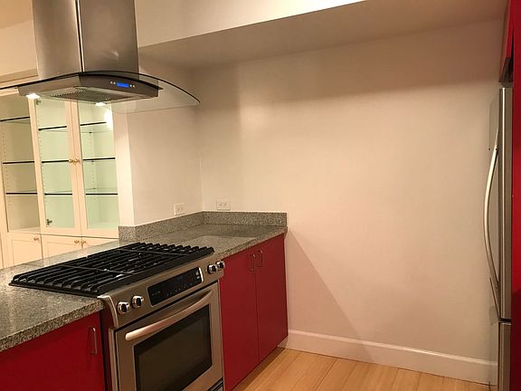 3rd image of 708A Ashbury St