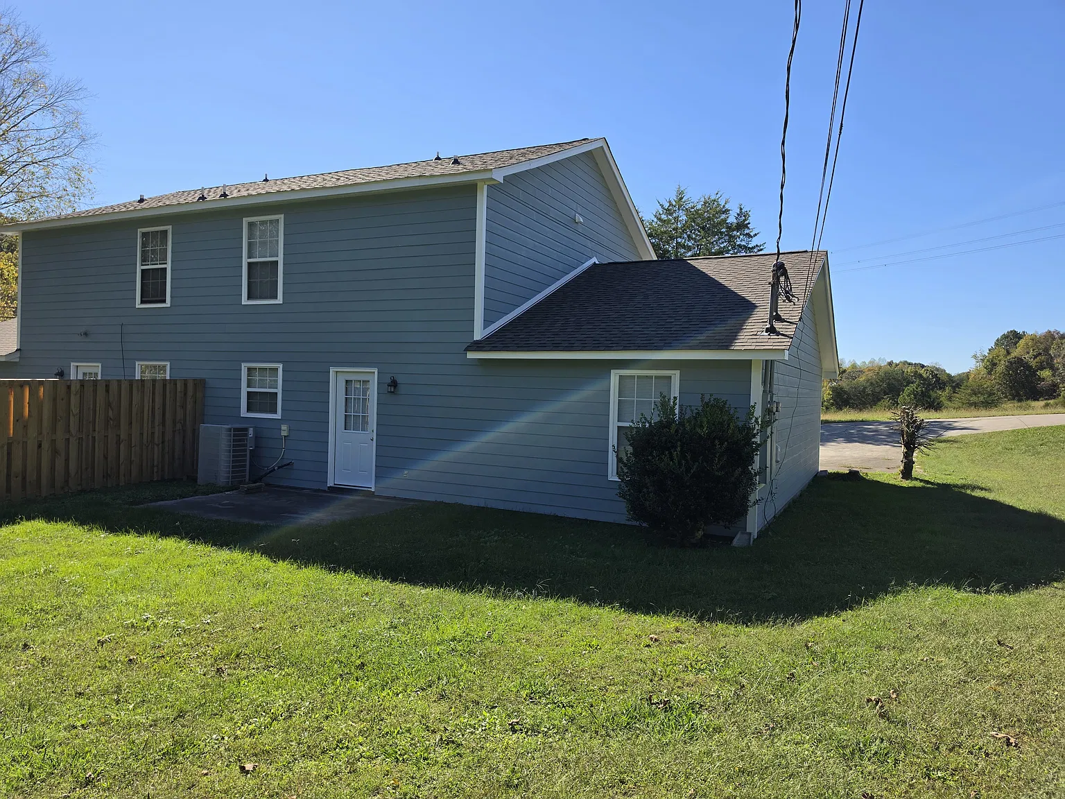 3 bed, 1240 sqft, $1,600 — Photo 2