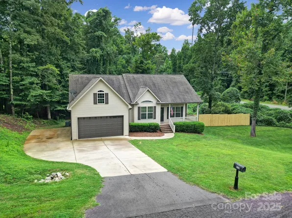 910 Pine Knoll Rd, Fort Mill, SC 29715