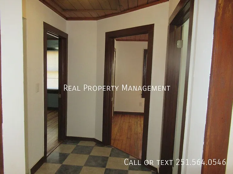 3412 Laverne Dr E — Photo 10