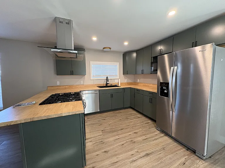 230 Emery St — Photo 9