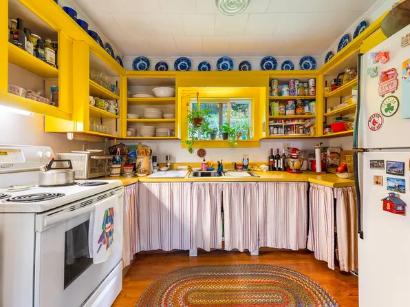 131 River Road, Newcastle, ME 04553