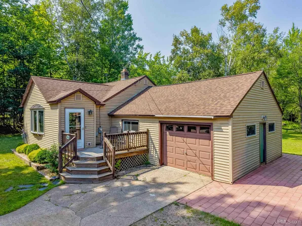 1952 Center St, Marquette, MI 49855