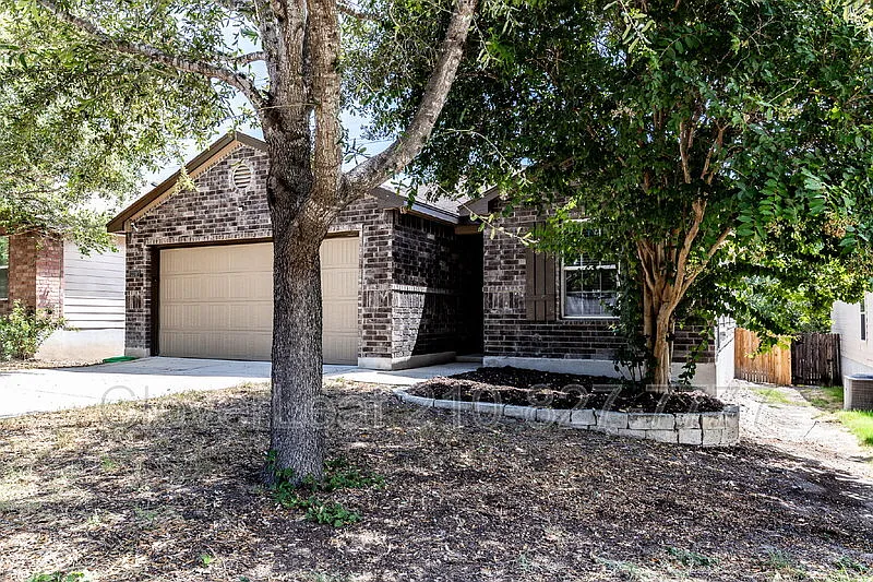 4 bed, 2.0 bath, 1753 sqft, $1,797 — Photo 3