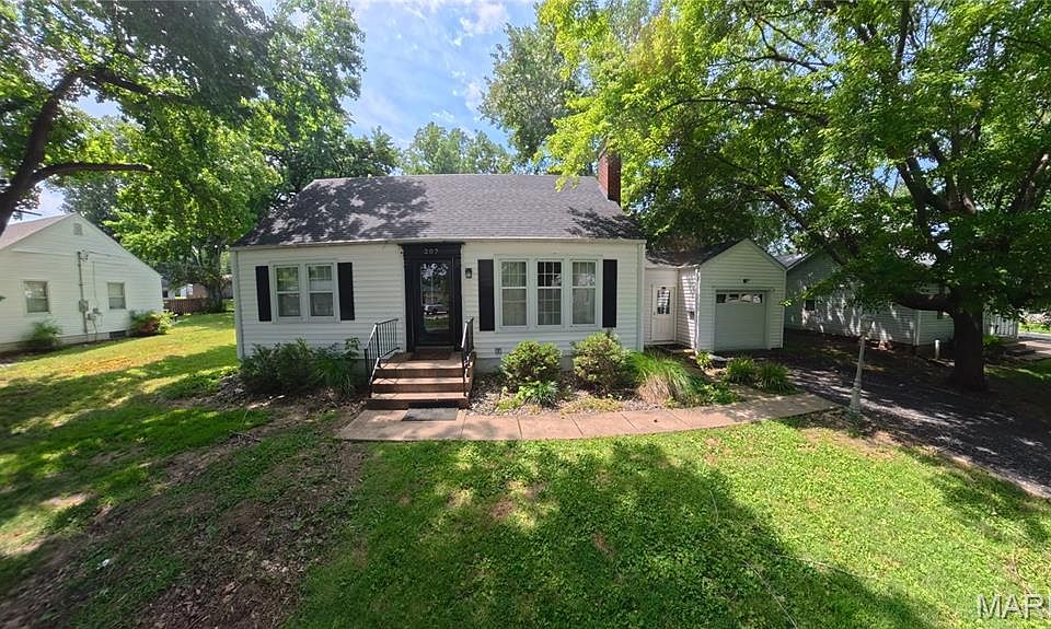 1st image of 207 Marilyn Dr