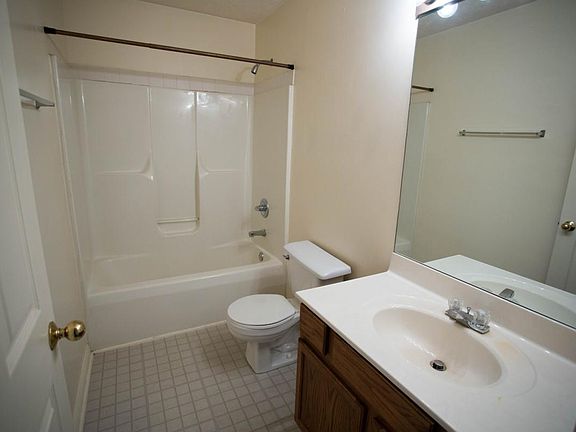 4th image of 349 Woodland Ave #B