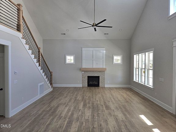 5th image of 300 Avery Rd