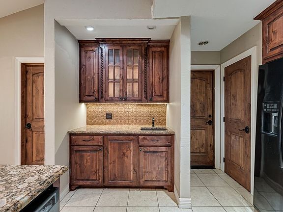 5th image of 3220 Timberview Dr