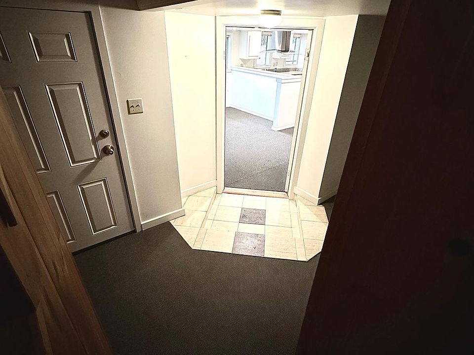 Entrance 
Showing lower unit entrance
Take the stairs to go up the upper unit