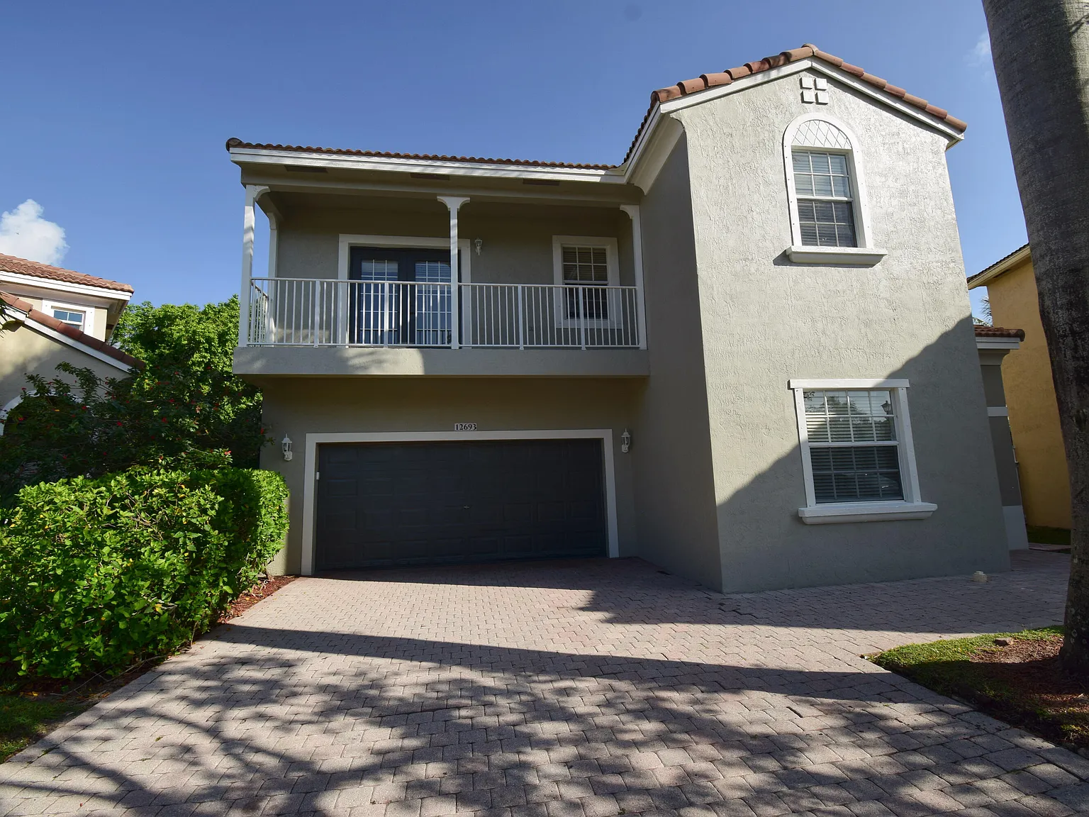 4 bed, 3.0 bath, 2512 sqft, $4,500 — Photo 2