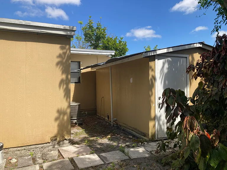 3630 SW 46th Ave — Photo 30
