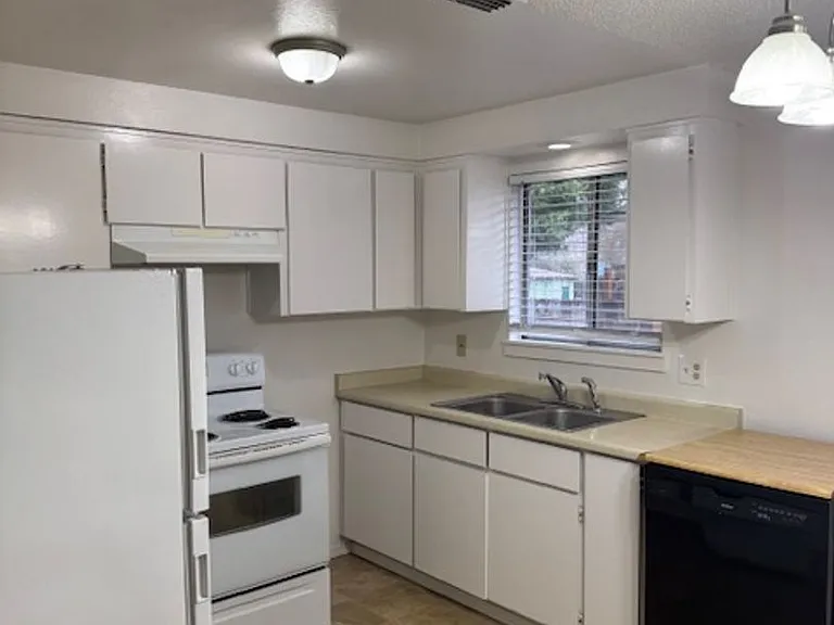 121 Edith Cir — Photo 4
