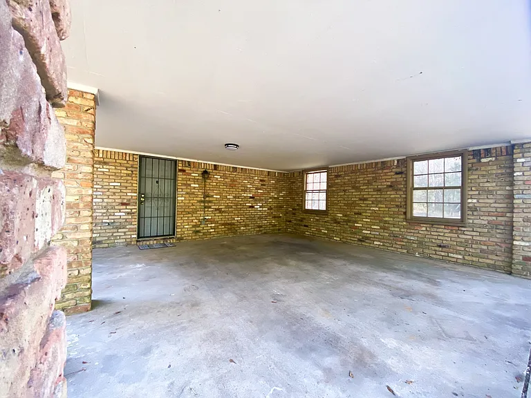 4194 Loveless Dr — Photo 16
