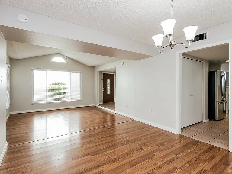 521 N Redrock St — Photo 6