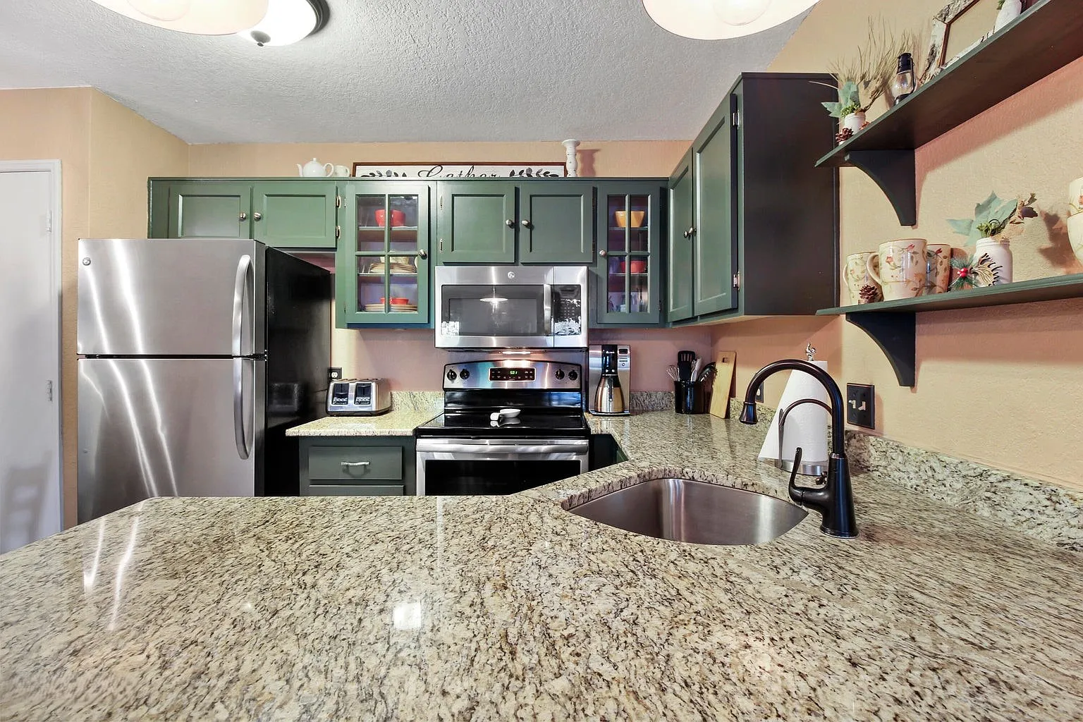 2 bed, 951 sqft, $1,700 — Photo 1