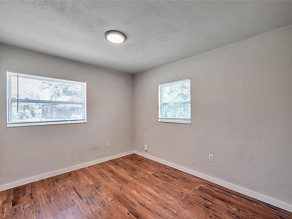 4th image of 806 W Madison St