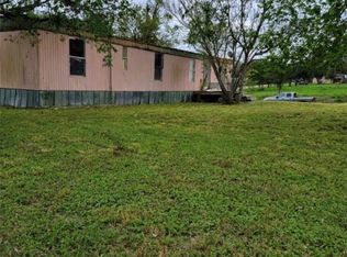 822 E Fannin St, Goliad, TX 77963