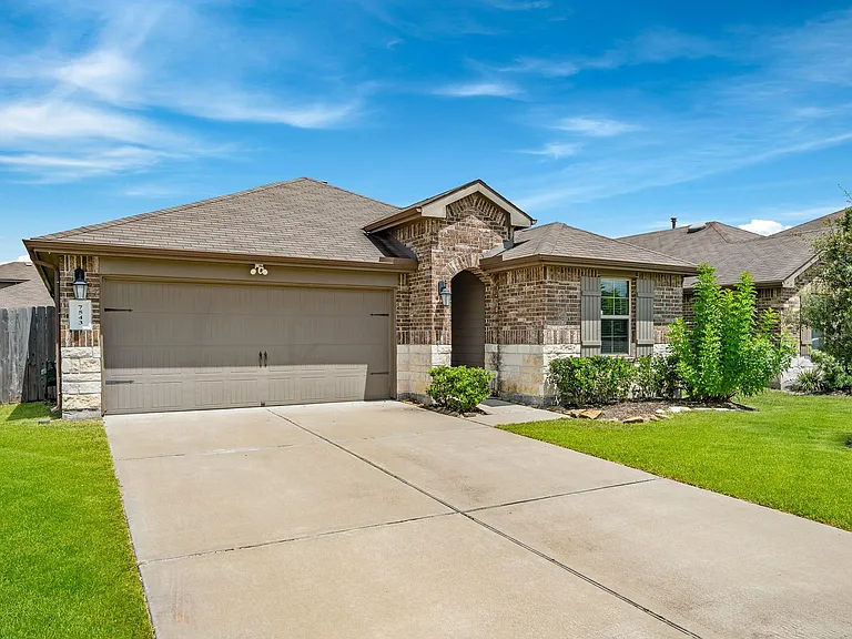 7543 Highland Chase Dr — Photo 2