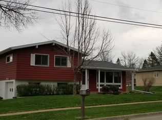 502 Orchard Dr, Cedar Falls, IA 50613