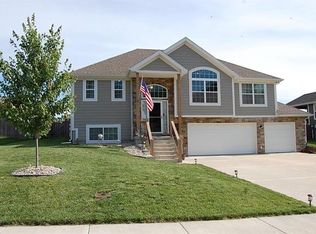 15414 Meyer Dr, Basehor, KS 66007