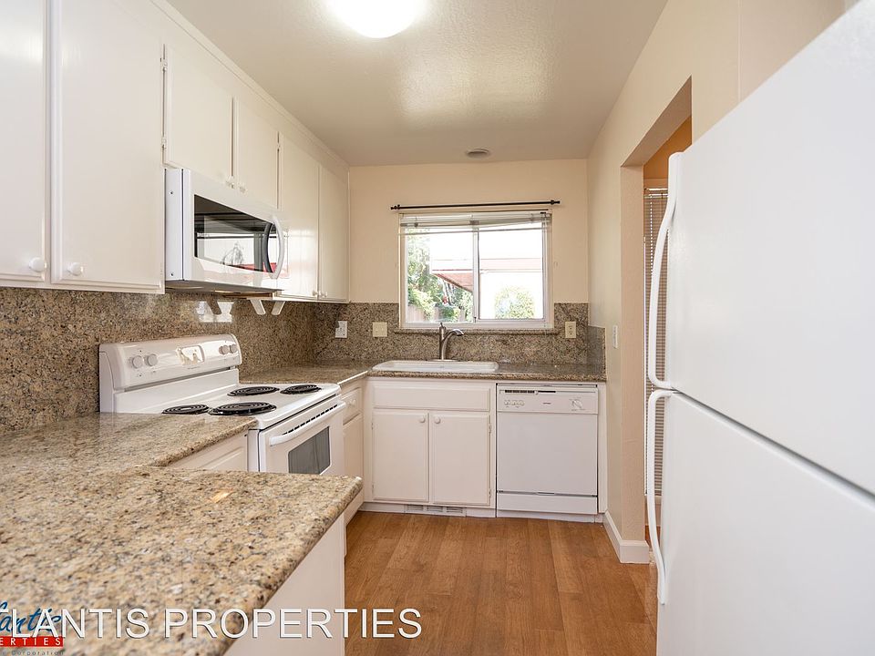 1st image of 449 Oak Ave