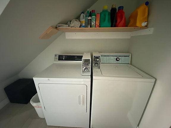 4th image of 228 Sweeny St #B