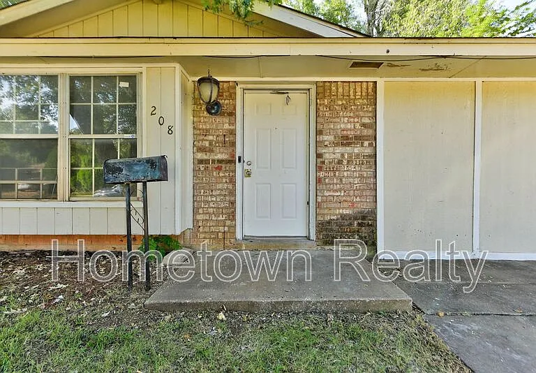 208 W Shadywood Dr — Photo 4
