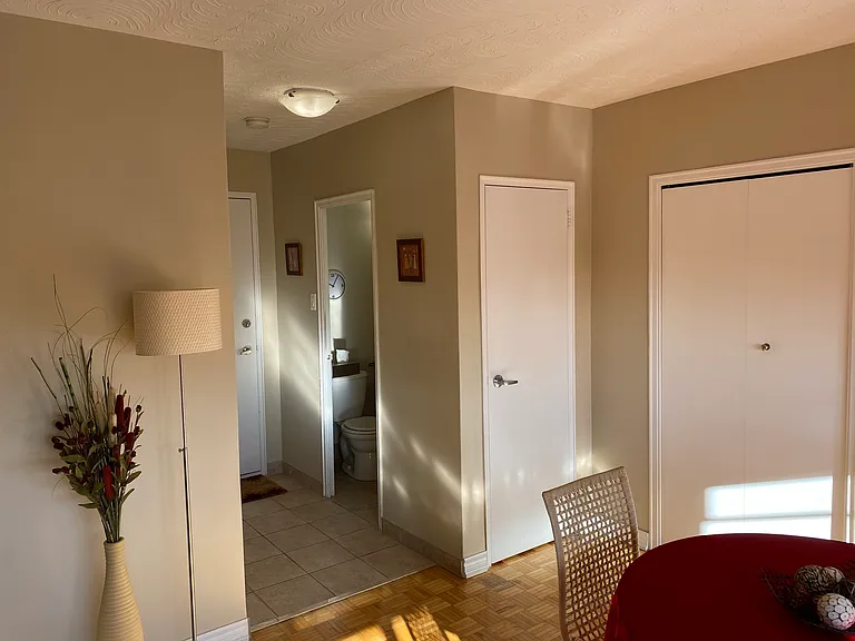 345 Lakeshore Rd W — Photo 13