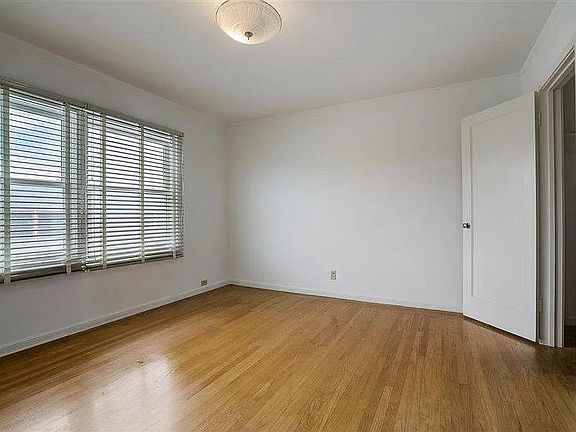 Bedroom with Walk-in Closet