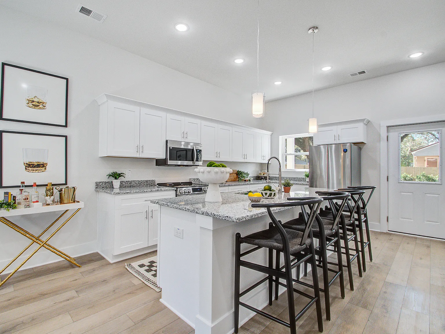 3 bed, 2.5 bath, 1380 sqft, $2,095 — Photo 3