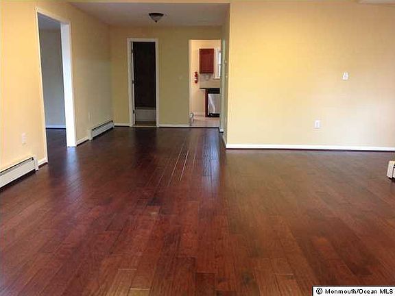 4th image of 226 Main St
