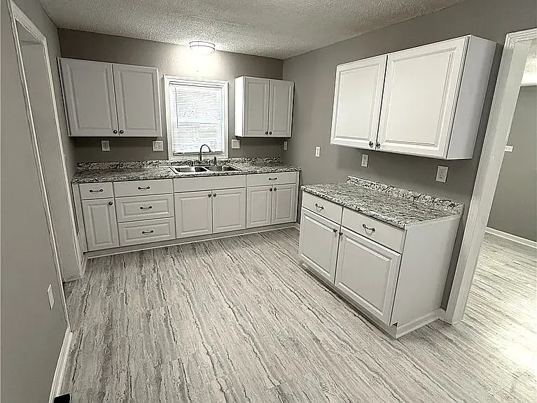 390 Cole Ave — Photo 7