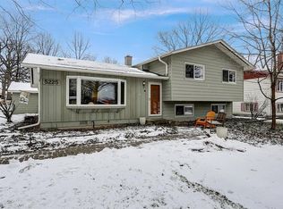 5225 Oakview Dr, Lisle, IL 60532