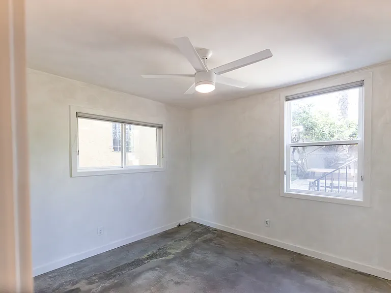 645 Rose Ave #1 — Photo 14