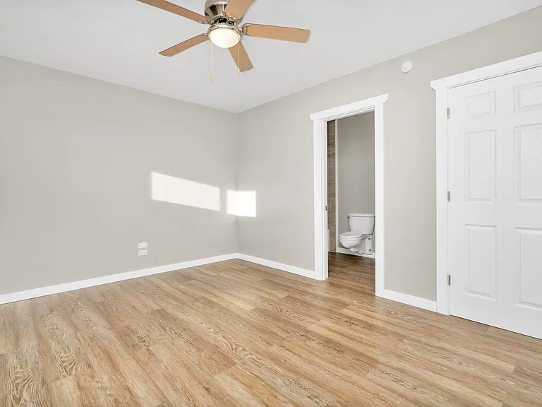 1136 W Kennedy Rd #3 — Photo 5