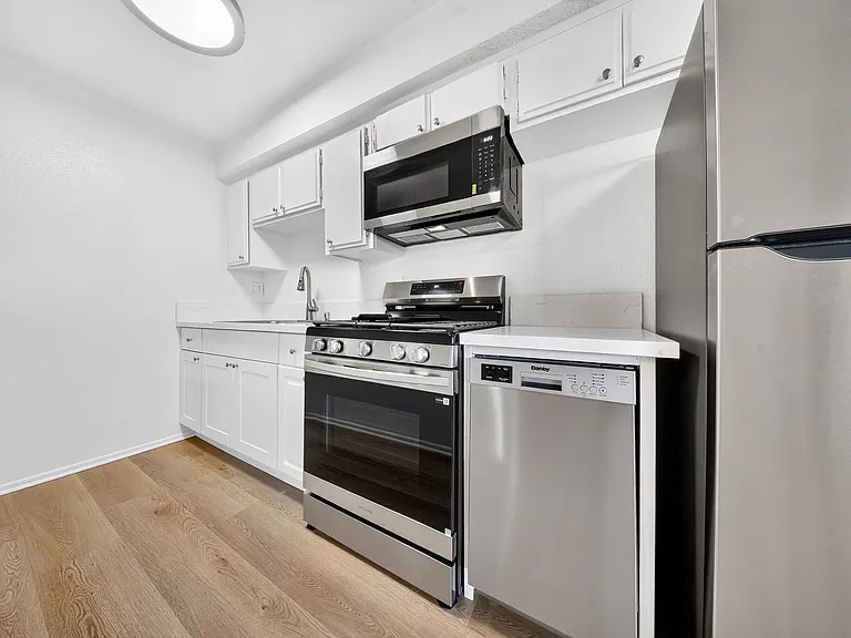 5708 Tujunga Ave — Photo 22