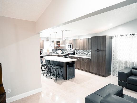 5th image of 7028 NW 49th Ct