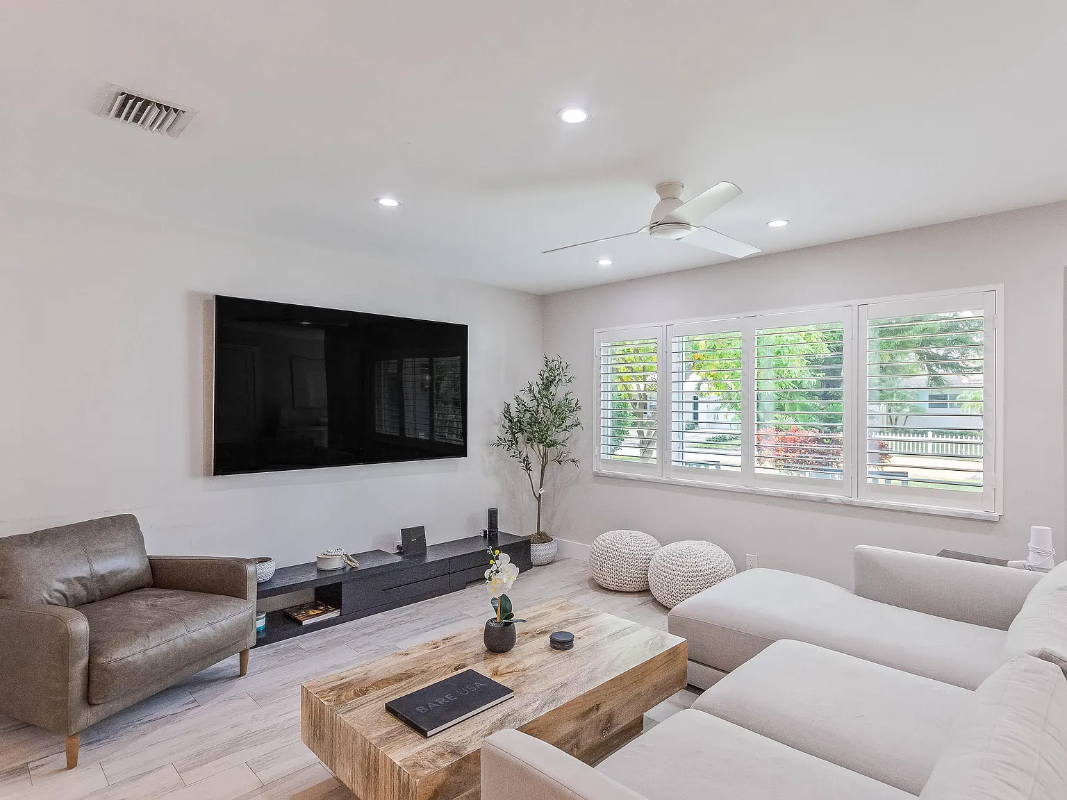 3 bed, 2.0 bath, 1367 sqft, $6,500 — Photo 2
