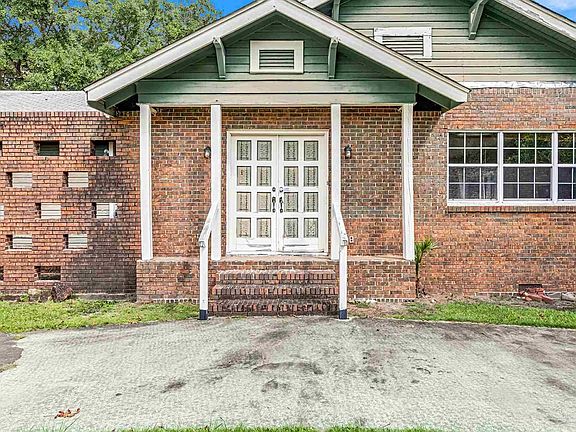 3rd image of 1018 Titi St