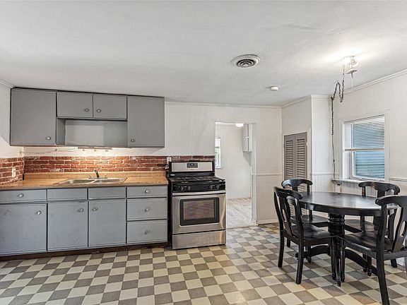 3rd image of 215 Viehl Ave